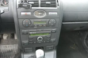 Ford Mondeo Wagon 1.8-16V Champion met Akrapovic uitlaat, foto 10