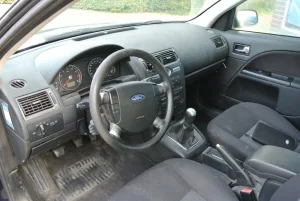 Ford Mondeo Wagon 1.8-16V Champion met Akrapovic uitlaat, foto 7